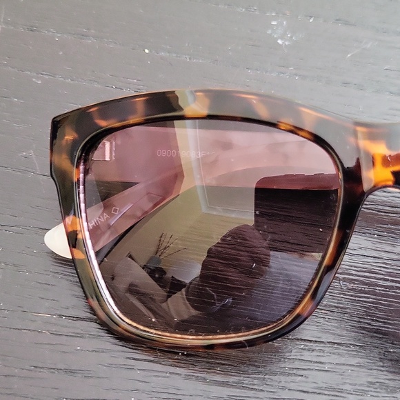 Foster Grant sunglasses - Picture 3 of 6